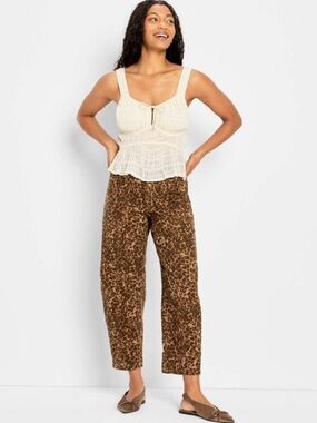 NWT Future Collective Mid-Rise Barrel Leg Jeans Size 8